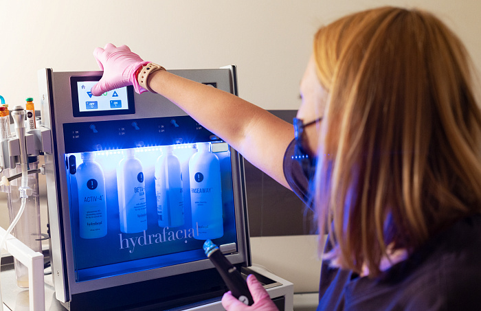 Rehabilitation after cleansing the skin Hydrafacial