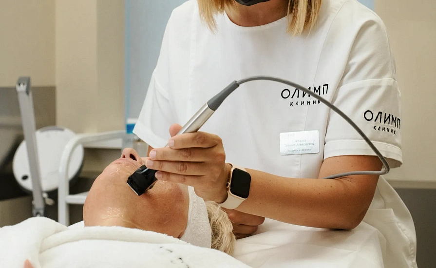Thanks to a wide range of attachments and settings, each procedure adapts to the needs and characteristics of the patient's skin,